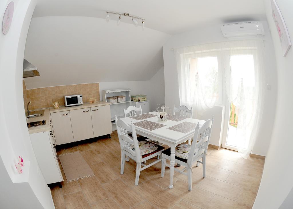 Apartments Zugec Selište Drežničko Rom bilde